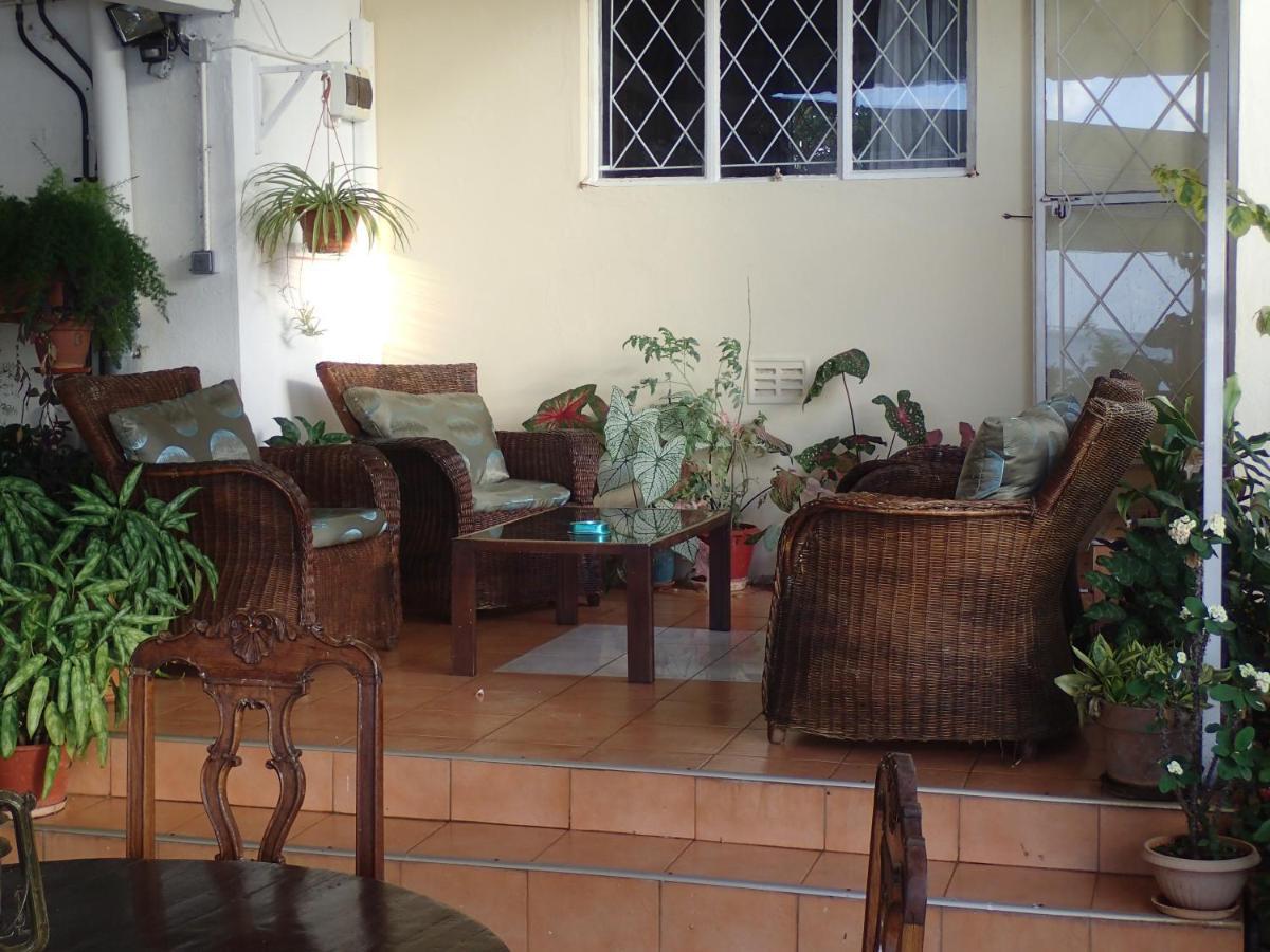 Le Cactus Guesthouse Terre Rouge  Luaran gambar